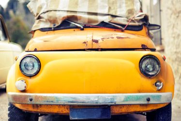 Quanto consuma un caricabatterie per auto